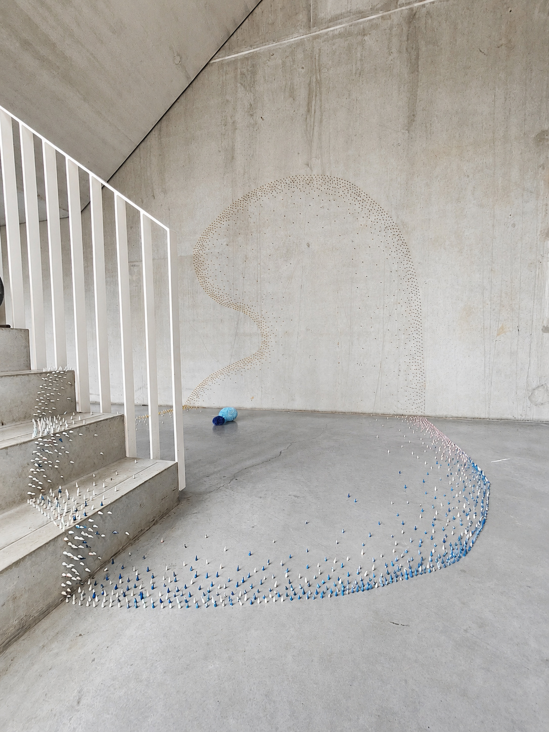 Groeivormen, dispersed ceramic installation across wall, floor and stairs